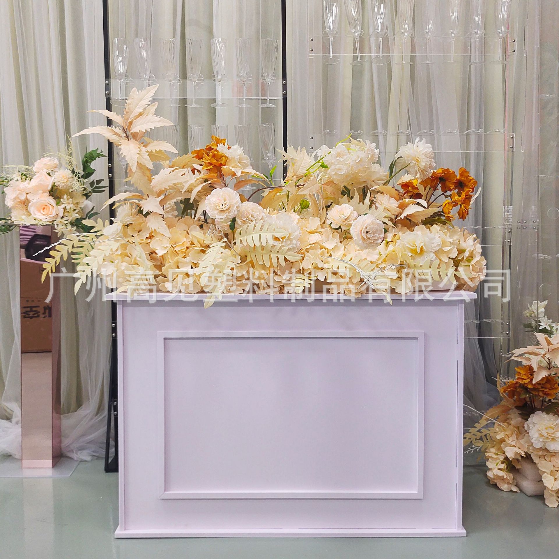 Supply Wedding Venue - ローマ風の柱を使った結婚式会場のレイアウト、ロードパーティー用品、結婚式の小道具