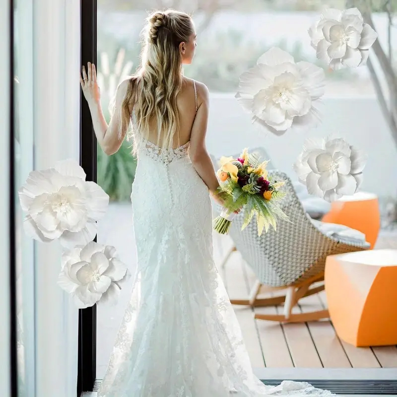 ホワイトペーパーフラワー5パック、3D人工壁装飾、12インチ - Wedding Power Supply のレビューと価格