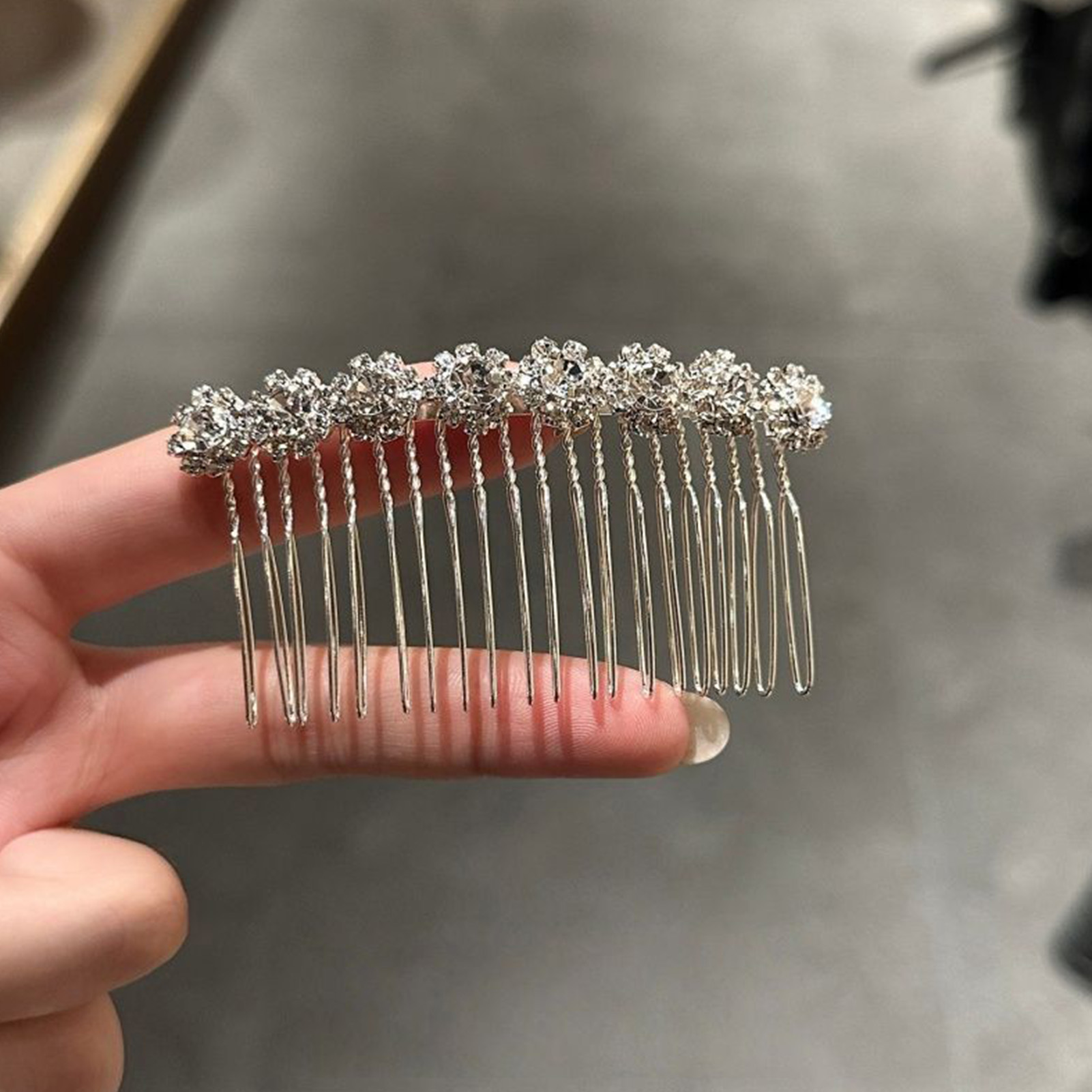 ミニマリストラインストーンフラワーヘアコーム花嫁のための結婚 - Wedding Decoration Supply のレビューと価格
