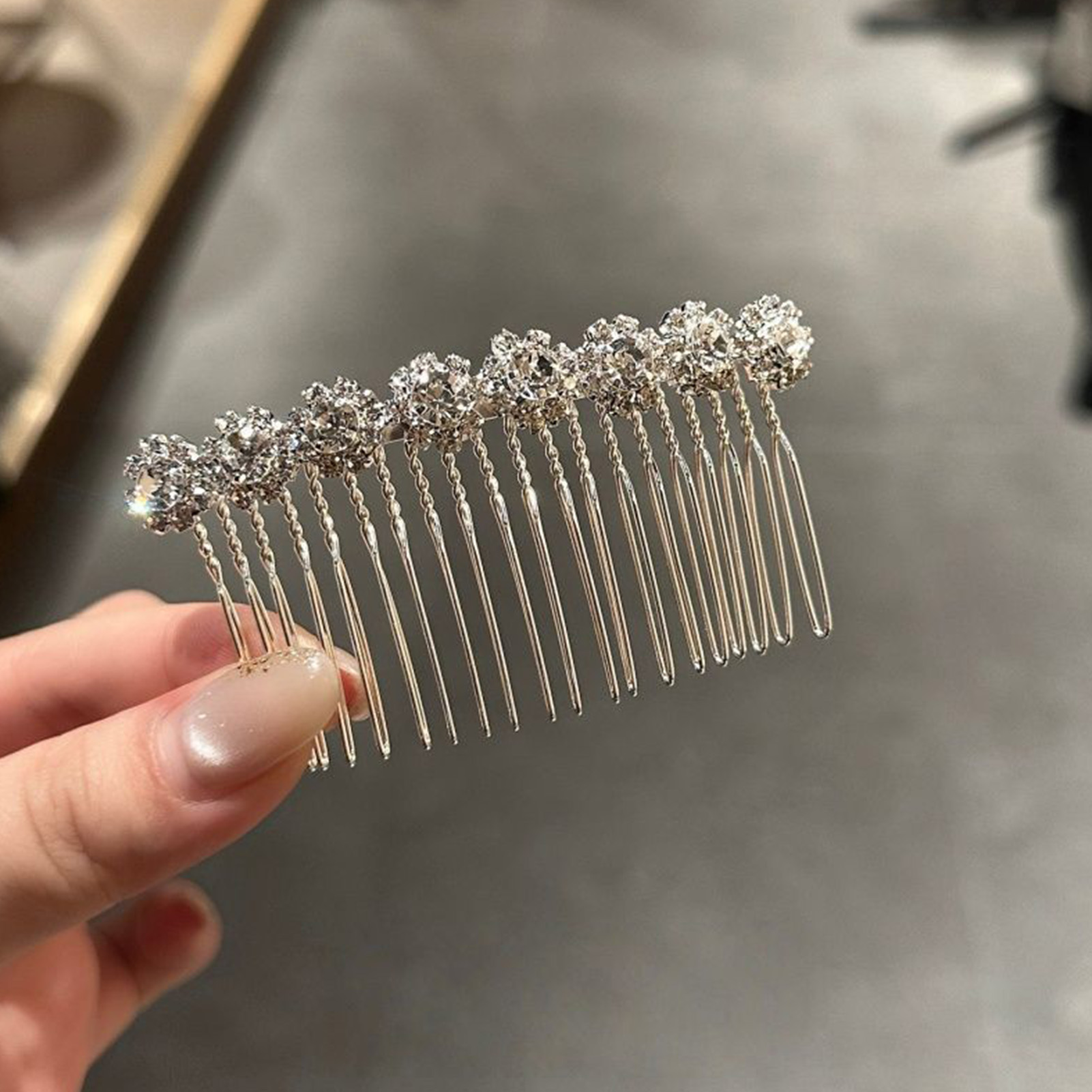 ミニマリストラインストーンフラワーヘアコーム花嫁のための結婚 - Wedding Decoration Supply のレビューと価格