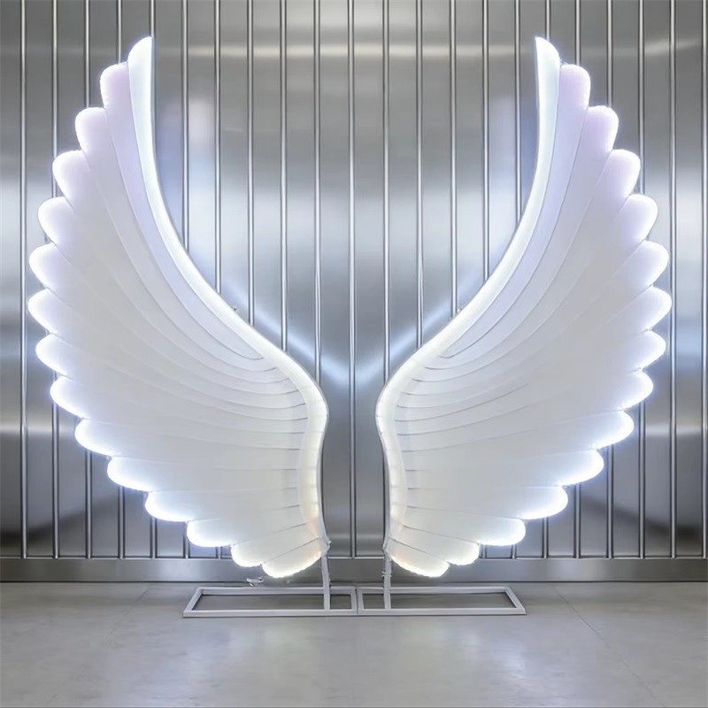 光る天使の羽ライト小道具 カラフルファンタジーLEDウィング - Wedding Decoration Supply のレビューと価格